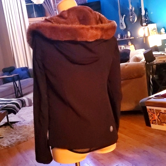 MARMOT jacket!! - Picture 3 of 6